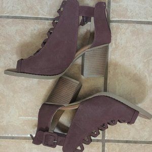 SODA Zipper'd Laser Cut Heeled Booties Sandals Burgandy Size 7